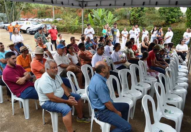 Prefeitura Municipal de Manhuaçu Prefeitura e Emater MG realizam Dia